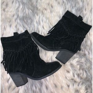 •Tassle Fall Boots•